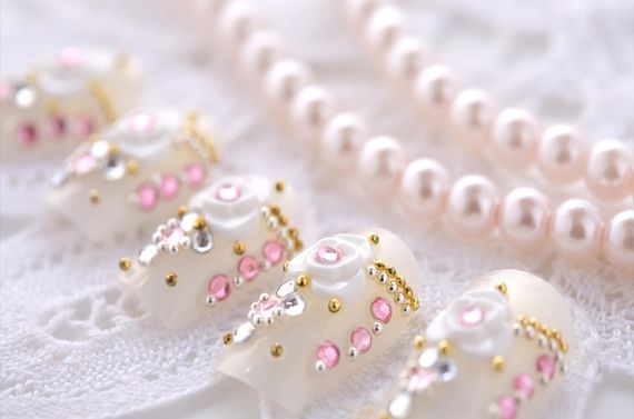 施術をするスタッフ